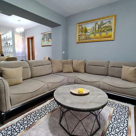 Jon'S Apartment Τίρανα Εξωτερικό φωτογραφία