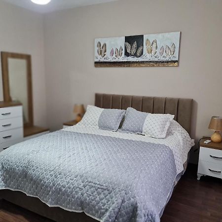 Jon'S Apartment Τίρανα Εξωτερικό φωτογραφία