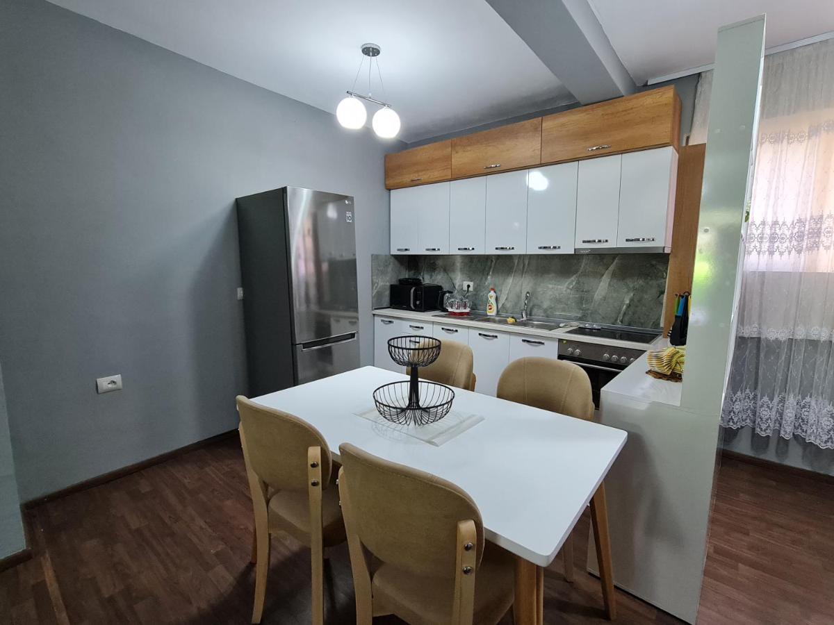 Jon'S Apartment Τίρανα Εξωτερικό φωτογραφία