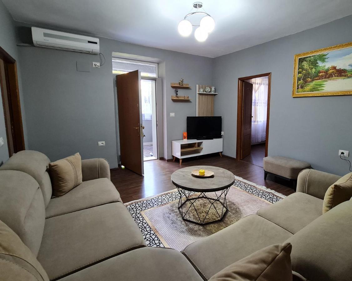 Jon'S Apartment Τίρανα Εξωτερικό φωτογραφία