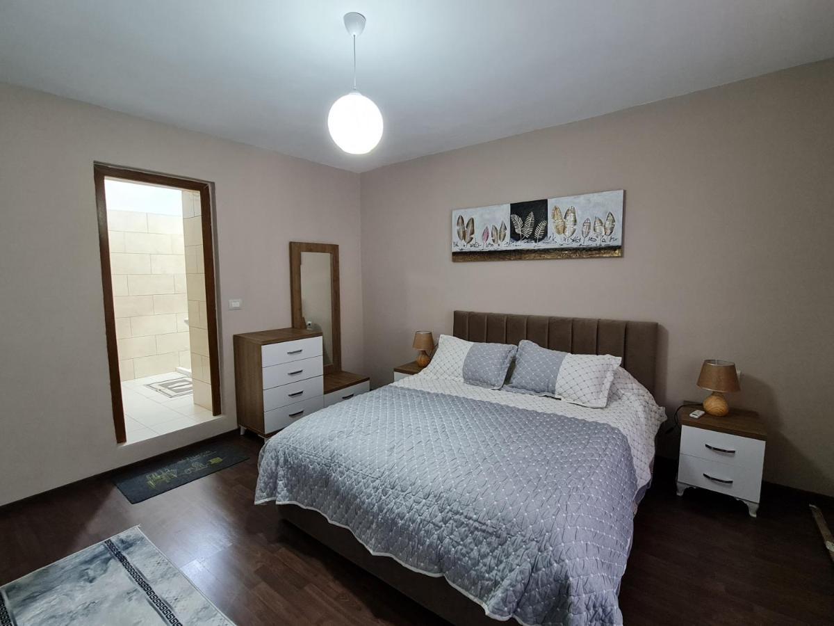 Jon'S Apartment Τίρανα Εξωτερικό φωτογραφία