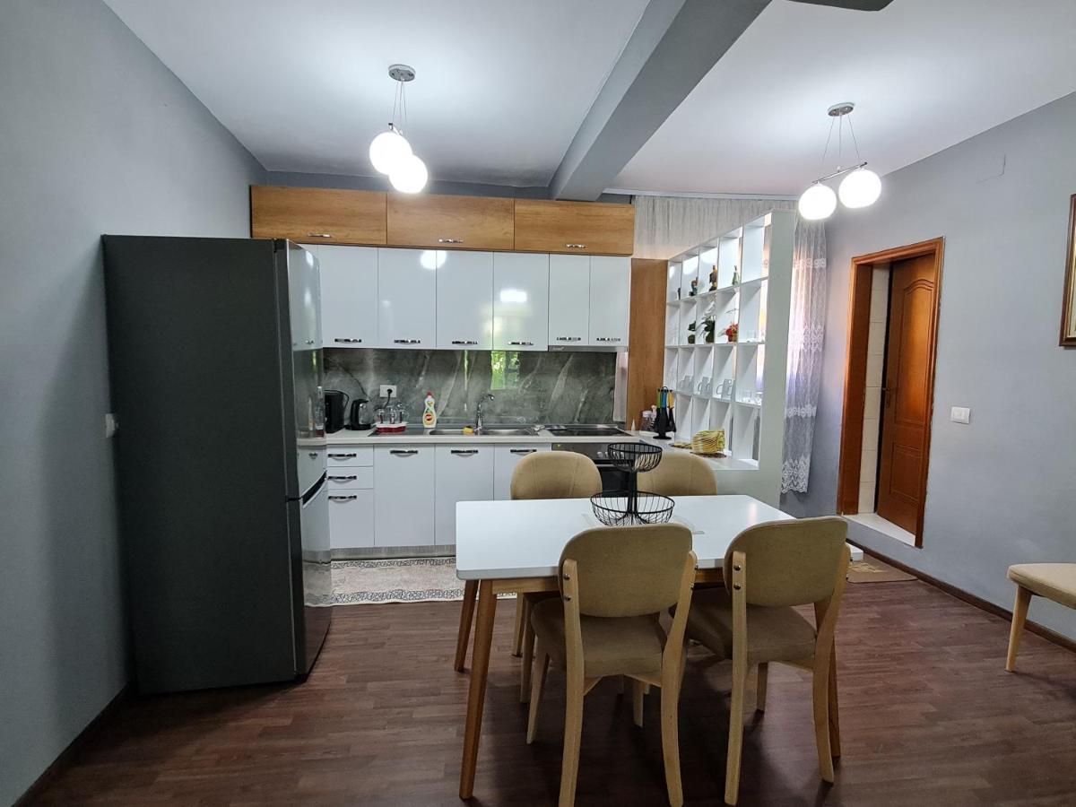 Jon'S Apartment Τίρανα Εξωτερικό φωτογραφία