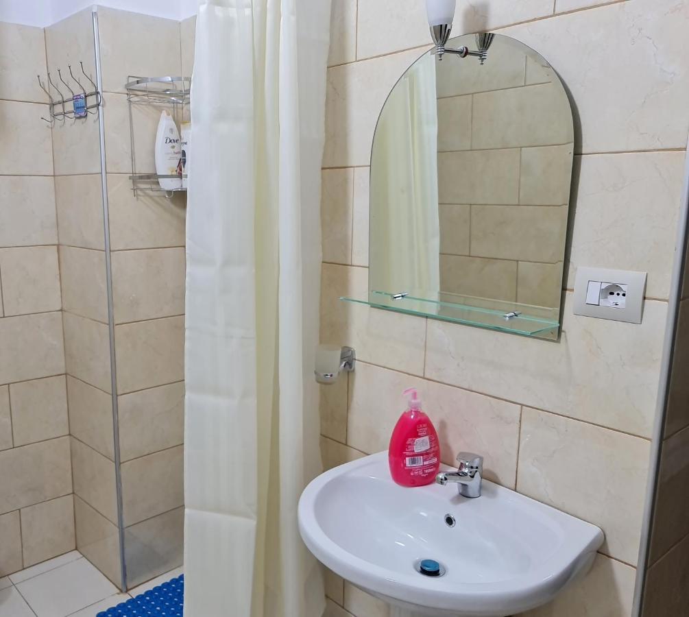 Jon'S Apartment Τίρανα Εξωτερικό φωτογραφία